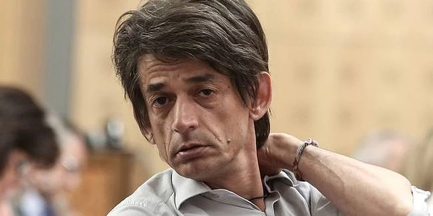 Τους φοβίζει το πατριωτικό «τσουνάμι»: Απίστευτο παραλήρημα Καρανίκα – «Τα αμόρφωτα εθνίκια έχουν για μύθο τον Μ. Αλέξανδρο»